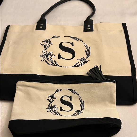 Handbags - Stylish Monogrammed Tote Bag and Pouch Set
Small stain in front of the bags